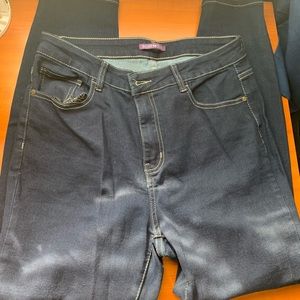 🎁 Silver Crush brand woman’s jeans. Size 14W. NWOT